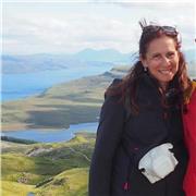 Laureata in giurisprudenza impartisce lezioni di diritto a studenti universitari e degli istituti superiori, preparazione ai concorsi, aiuto stesura t